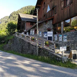 auberge-de-jeunesse-hi-la-clusaz.hotels-rhonealpes.com/