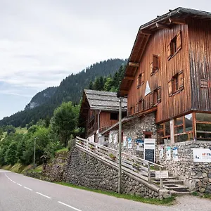 auberge-de-jeunesse-hi-la-clusaz.hotels-rhonealpes.com/